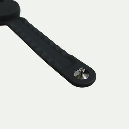 Notrufarmband für ellio, Verschluss des Silikonarmbands im Detail
